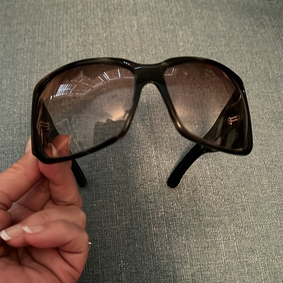 Gucci Sunglasses - Picture 6 of 6